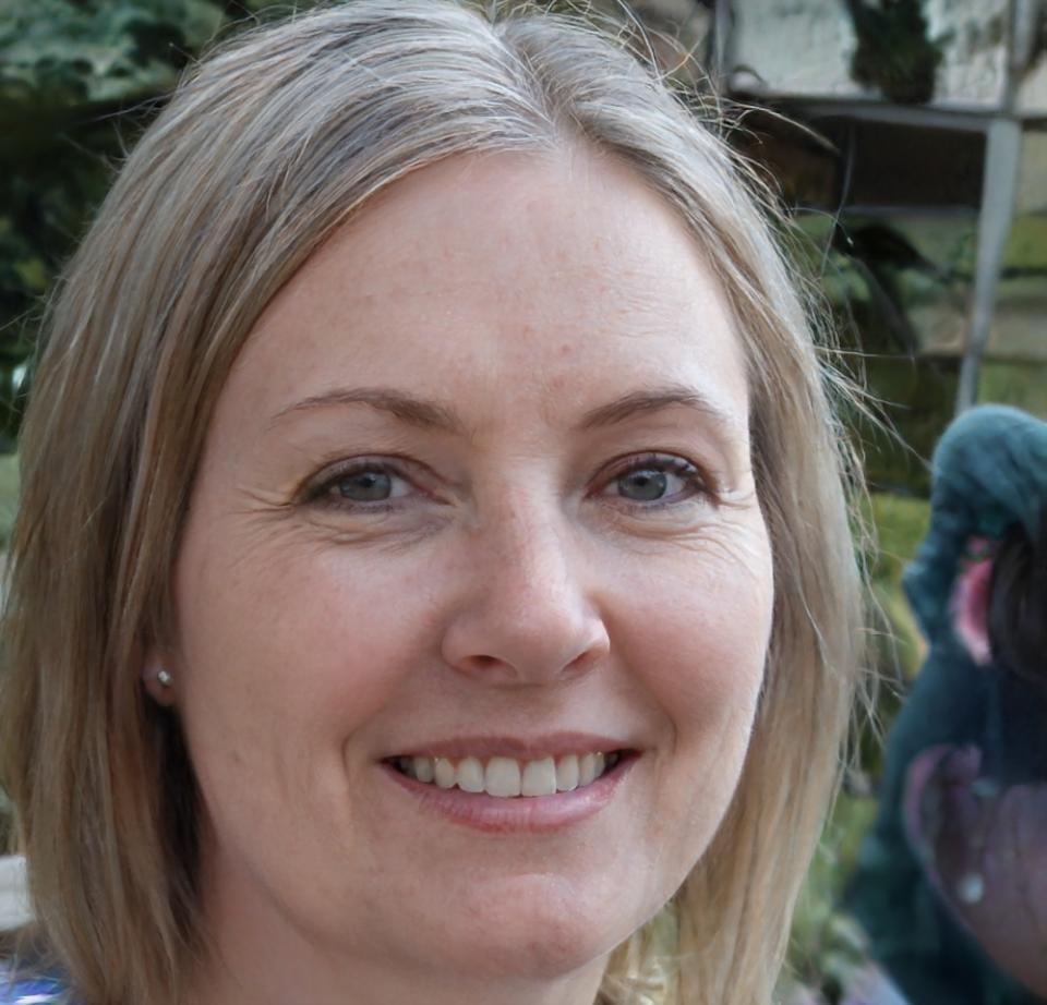 Преподаватель Динара Сулейменова