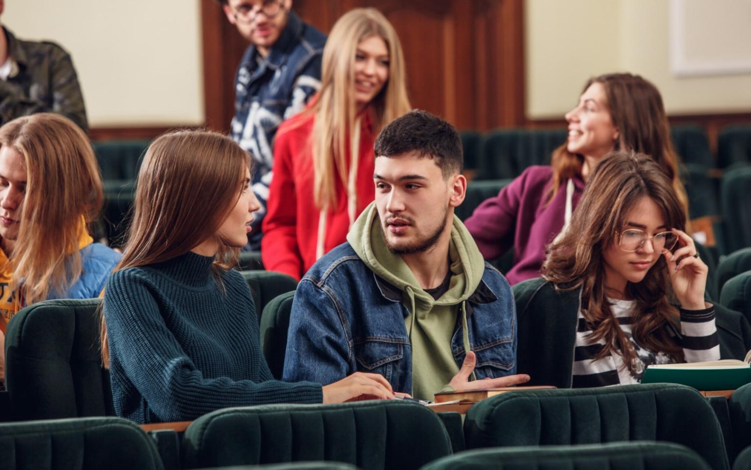 Процесс анализа финансовых трендов и работы с графиками